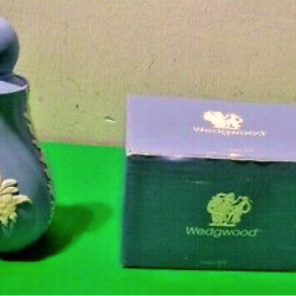 Wedgwood Gloria Guggenheim Perfume Bottle (Blue Stopper) N.I.B. (5 by 2")